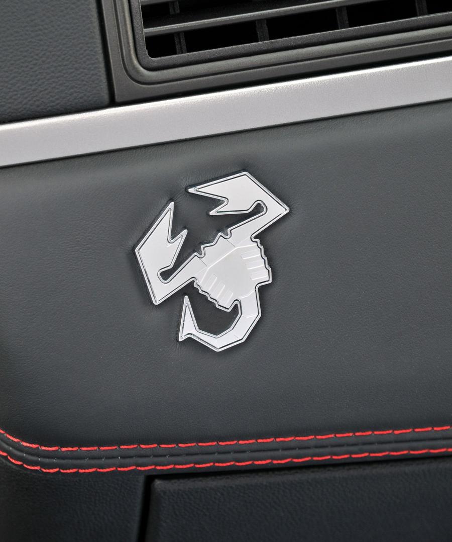 Логотип Abarth Grande Punto (199) 2008 года  (UK) (фото 21 из 29)